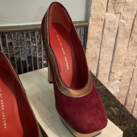 Marc Jacob's red and gold stilettos size 6 1/2 - Picture 3 of 4